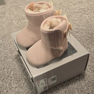 UGG Jesse Bow II Infant Boots – Blush Pink (Size 0/1)